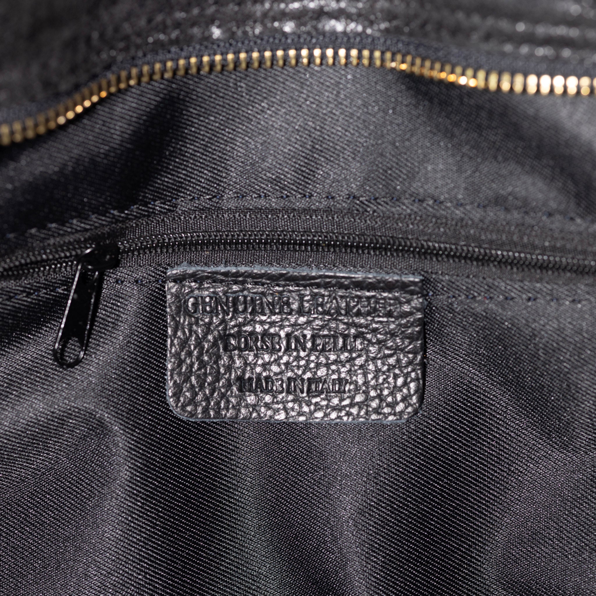 Interior genuine leather Made in Italy label